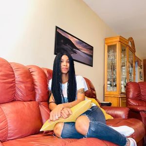 Meet your Posher, Noura